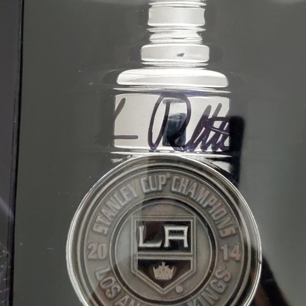 Luc Robitaille Signature - Picture 4 of 11